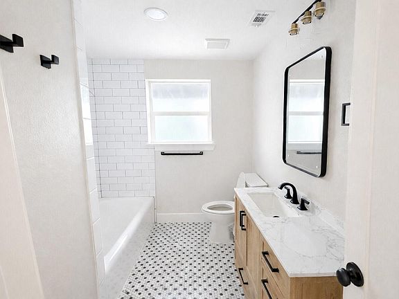 2nd image of 2001 Brun St APT 4