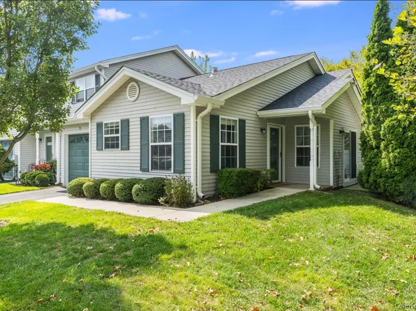 71 Biltmore Circle #71, Huntington Station, NY 11746