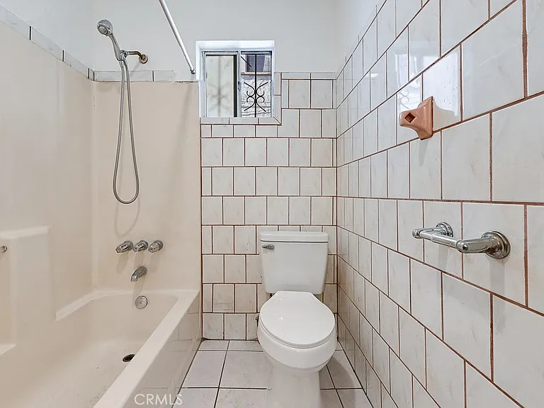 220 E Vernon Ave #1/2 — Photo 11