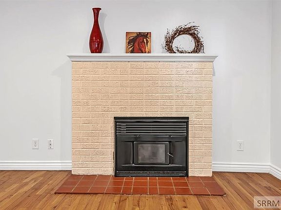 5th image of 1880 Sequoia Dr