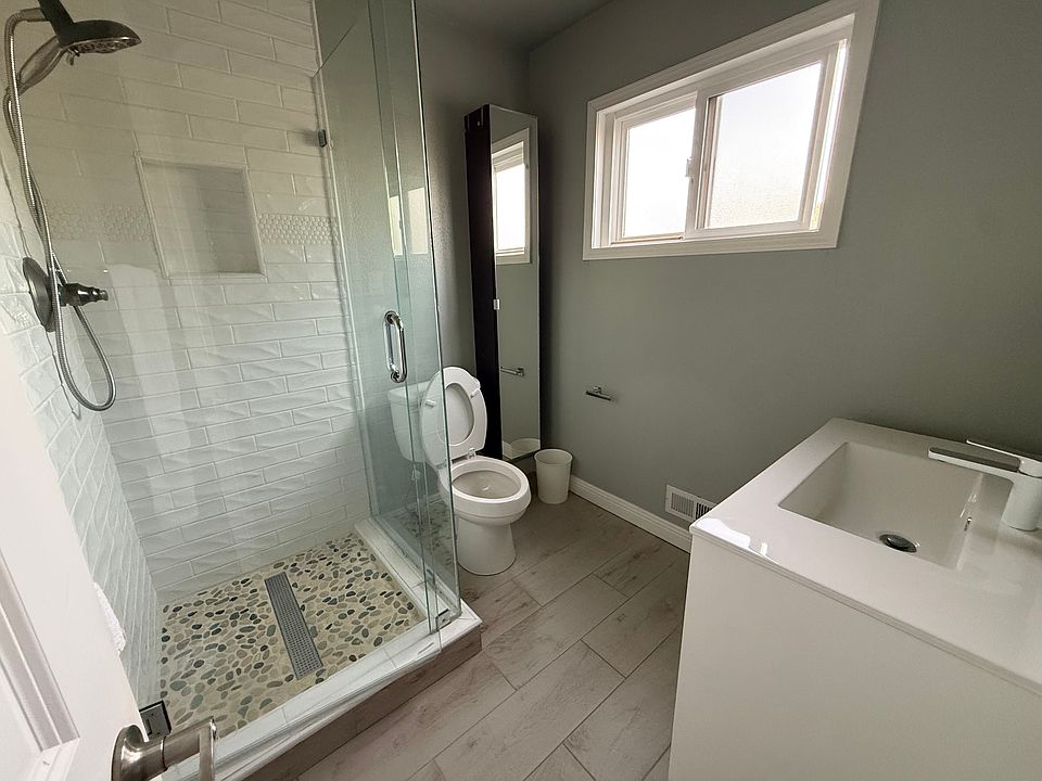 1st image of 435 Glasgow Dr