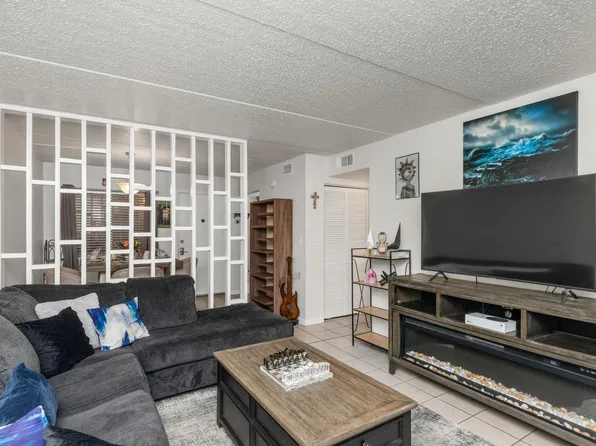 209 W Miracle Strip Pkwy APT D103, Mary Esther, FL 32569