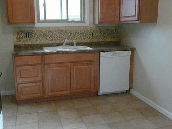 Updated kitchen w/ceramic 