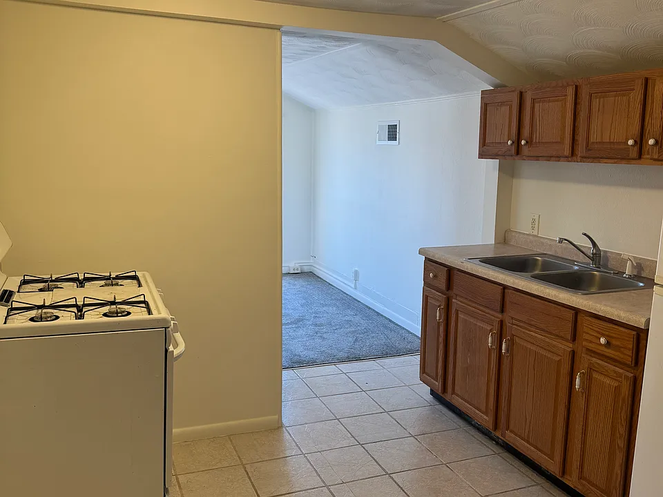 1348 Main St #6