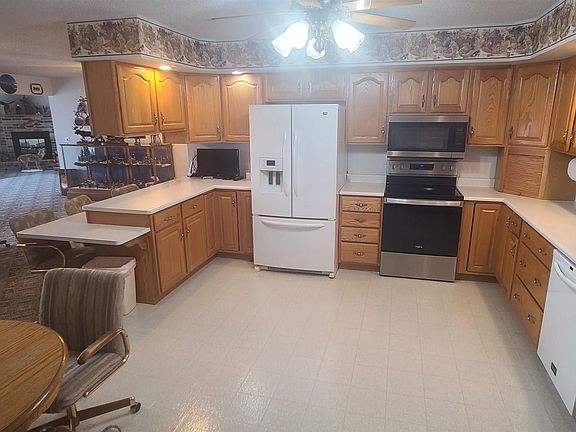 3rd image of 404 E Maple St