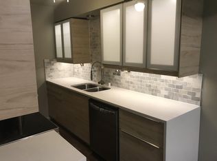 1122 E Russell Ave #101, Milwaukee, WI 53207