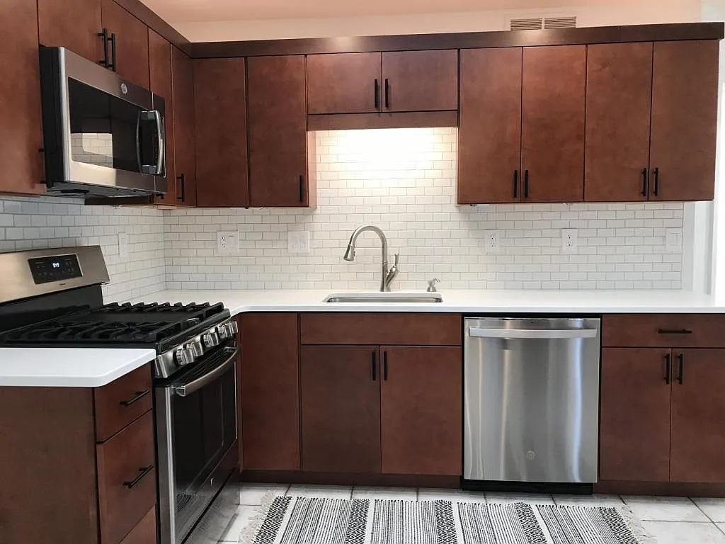 575 N Broadway, apt 3 — Photo 3