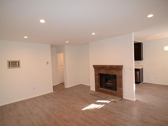 5th image of 1532 Granville Ave APT 102