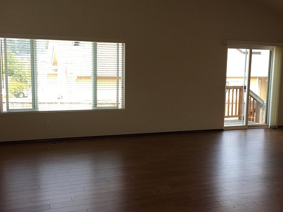 4th image of 2912 Haig Dr SE