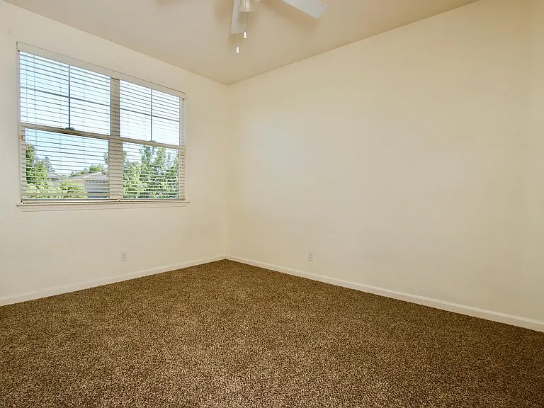 833 Round Hill Dr — Photo 20