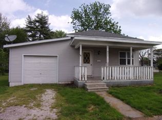 227 E Rowe St, Roodhouse, IL 62082