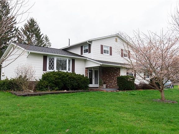 2nd image of 2 Commodore Cir