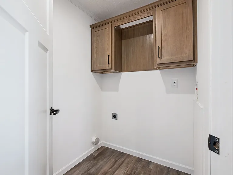Woodland Manor — Photo 18