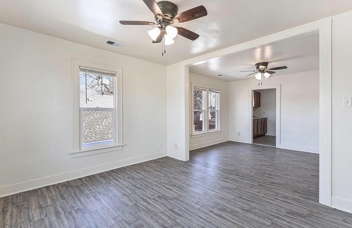 Building Photo - 4819 Elm Ave #2