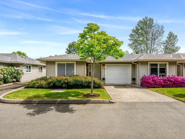 1050 8th St #5, Courtenay, BC V9N 4A5