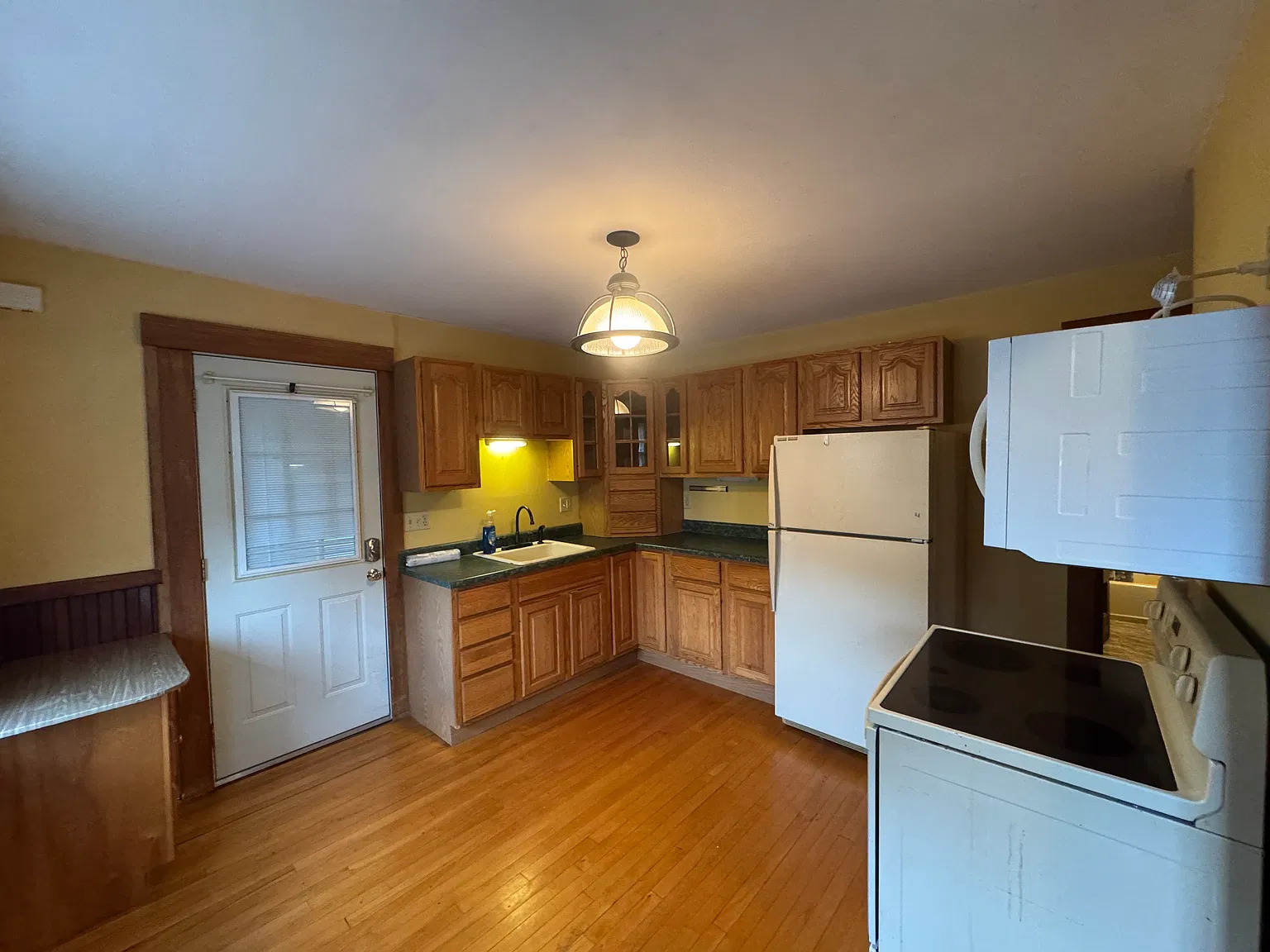 2 bed, 1196 sqft, $1,700 — Photo 2