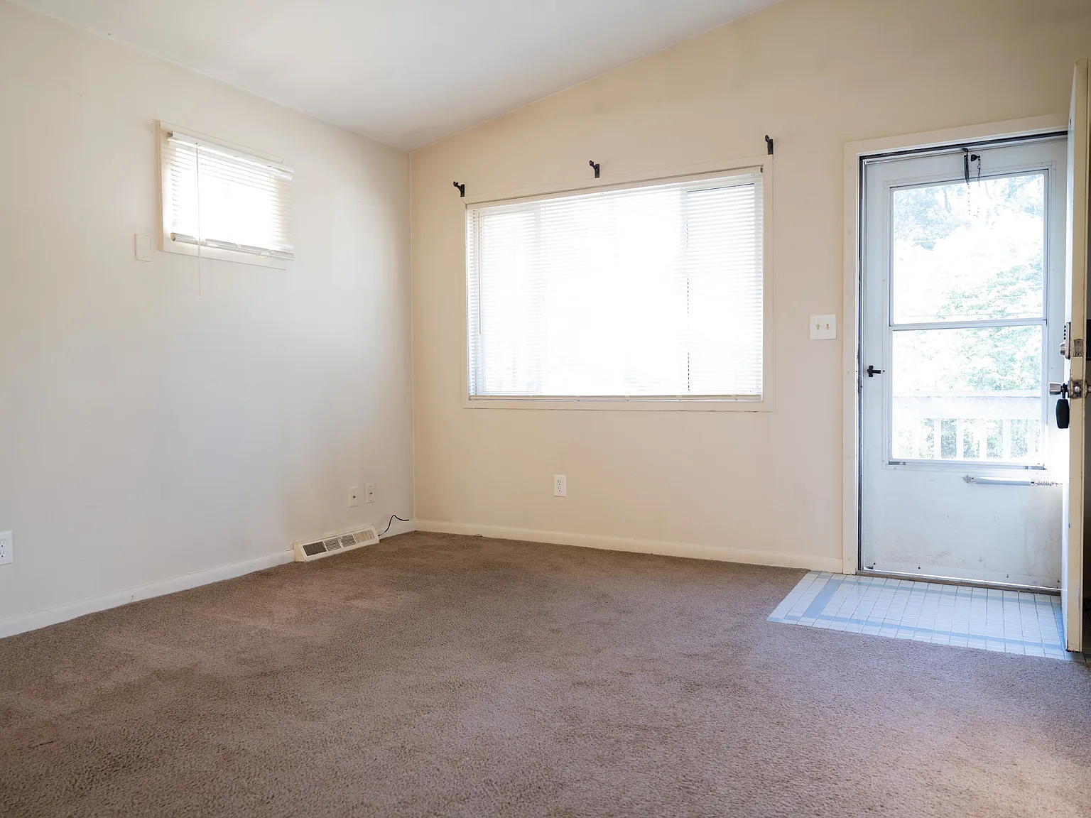 2 bed, 800 sqft, $1,025 — Photo 4
