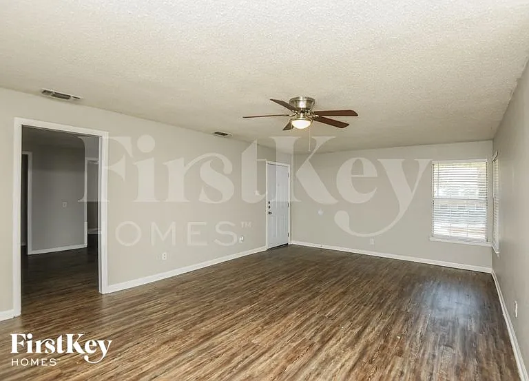 841 Hackamore St — Photo 9