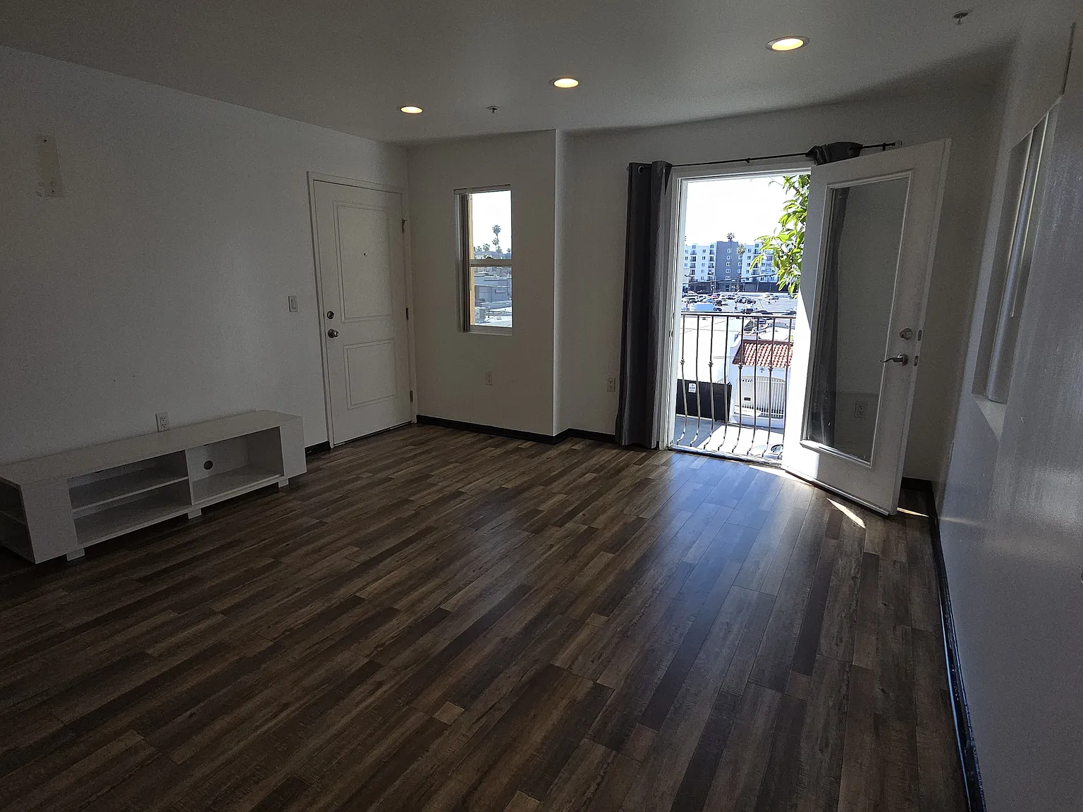 1 bed, 1100 sqft, $2,000 — Photo 2