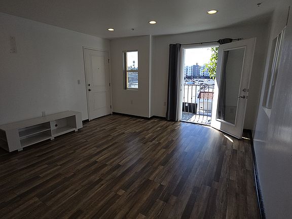 2nd image of 14537 Archwood St APT 301