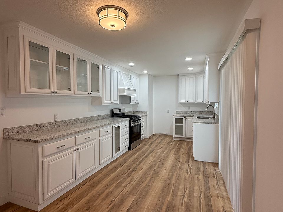 1st image of 398 Ezie St