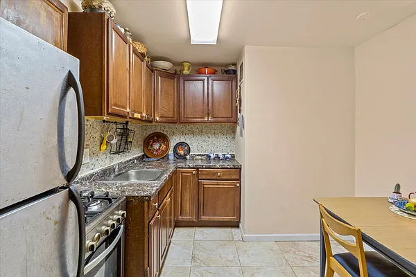 Sold by Compass | media 33