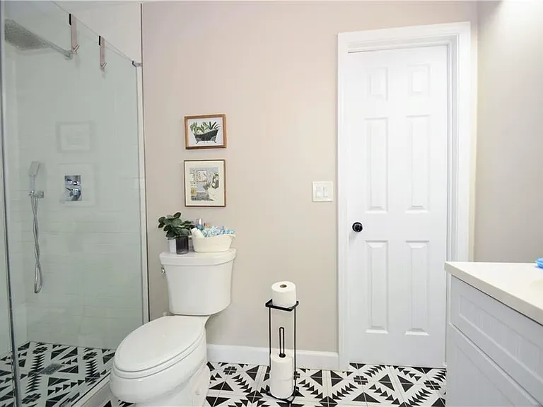 11210 Donnington Dr — Photo 12
