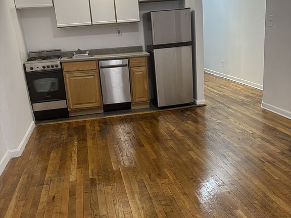 3rd image of 201 W 91st St #3B