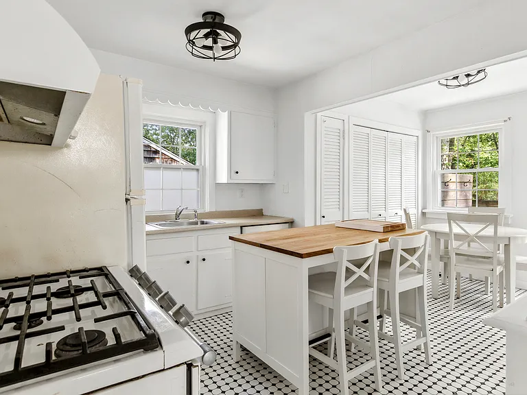 10 Spring Ln — Photo 7