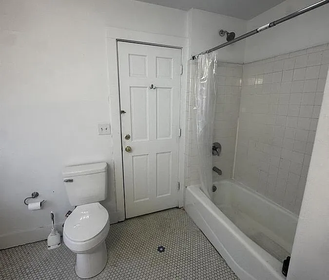208 N Hamilton St #4 — Photo 11