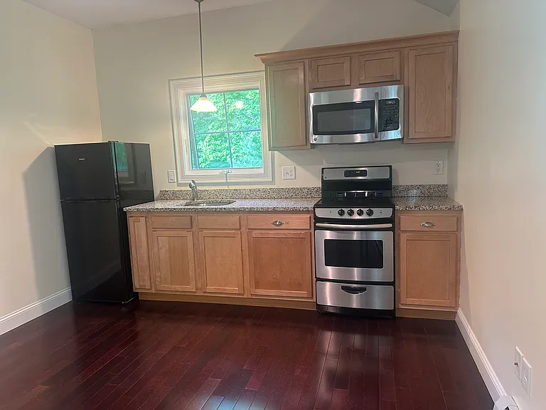 8 Emerald Pond — Photo 3