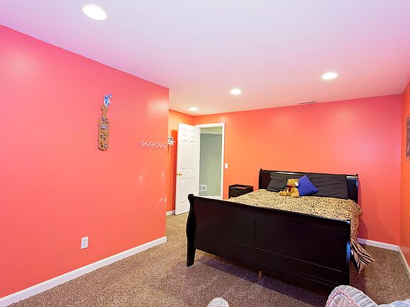 4th image of 832 Miamiridge Dr