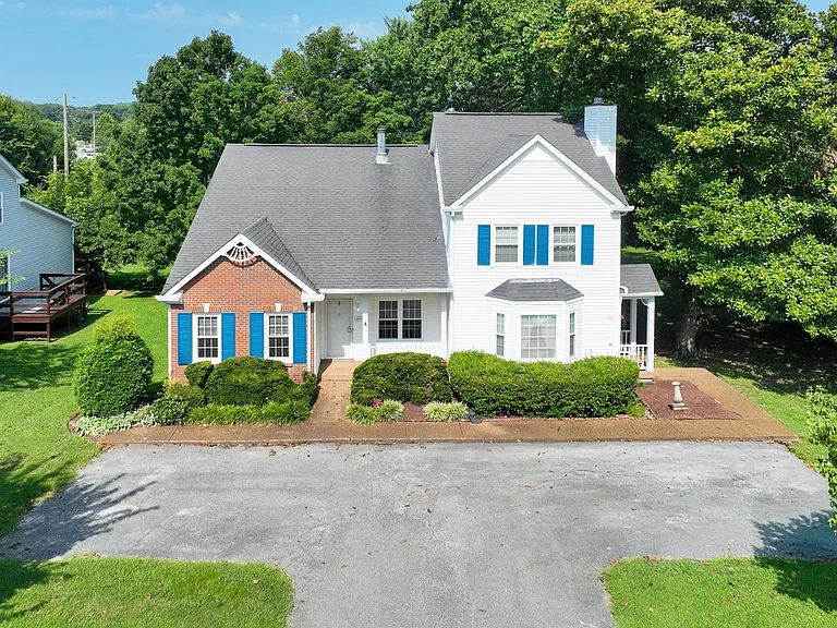1215 Carriage Park Dr — Photo 2