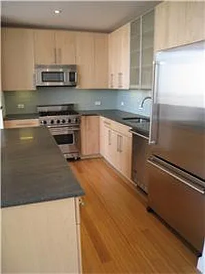 Rented by R New York | media 4