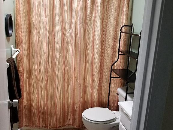 5th image of 419 N Oceana Blvd