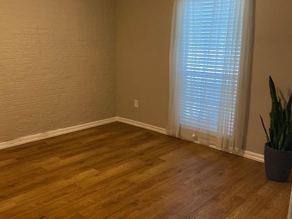 3rd image of 3 E Townhouse Ln