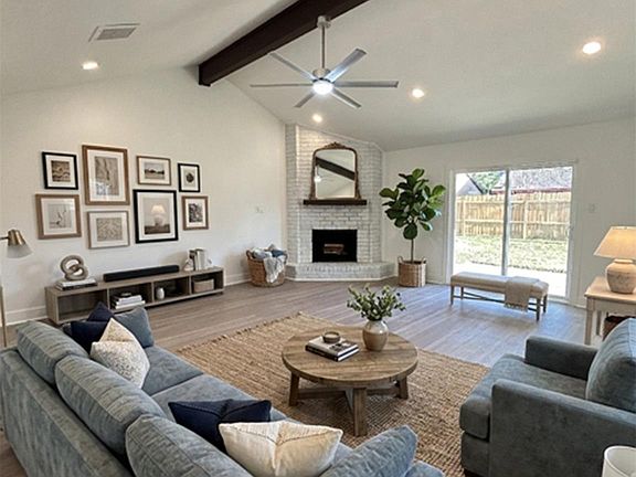 3rd image of 1127 New Tree Ln