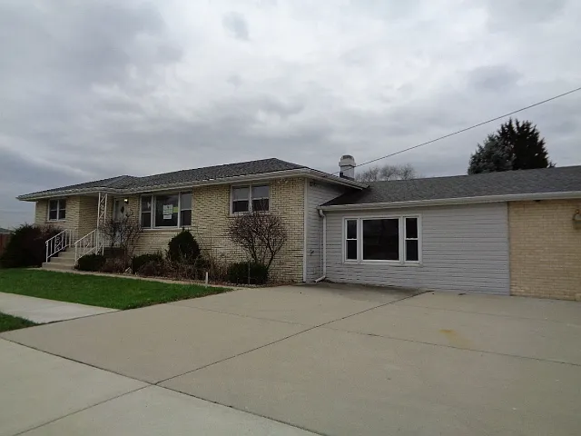 6400 W 83rd Pl photo 1