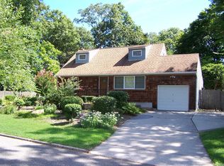 61 Joline Rd, Port Jefferson Station, NY 11776