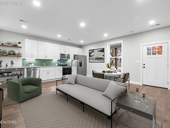 4th image of 2441 Washington Ave
