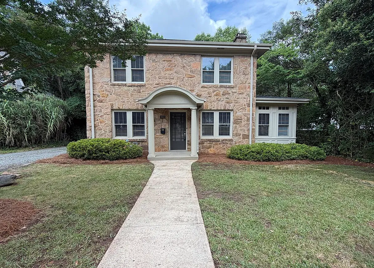 4 bed, 2.5 bath, 2118 sqft, $6,100 — Photo 2