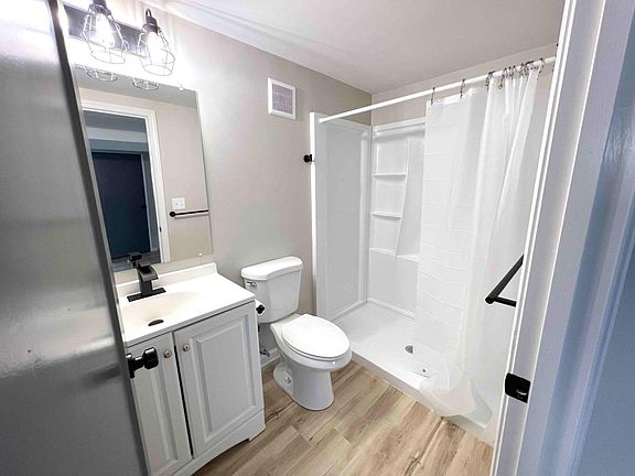 5th image of 931 Harrogate Ct