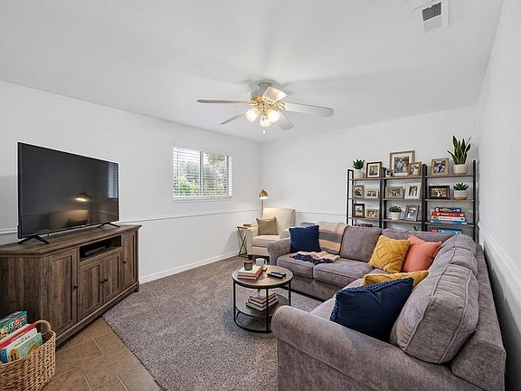 4th image of 1325 Lincoln Ave #63