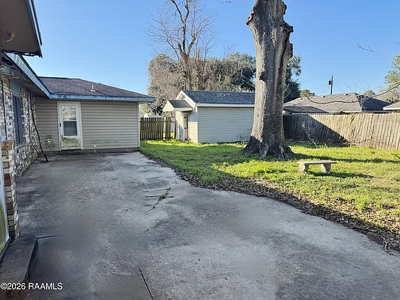3rd image of 126 Bradford Dr