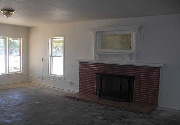 2nd image of 1824 N Lake St