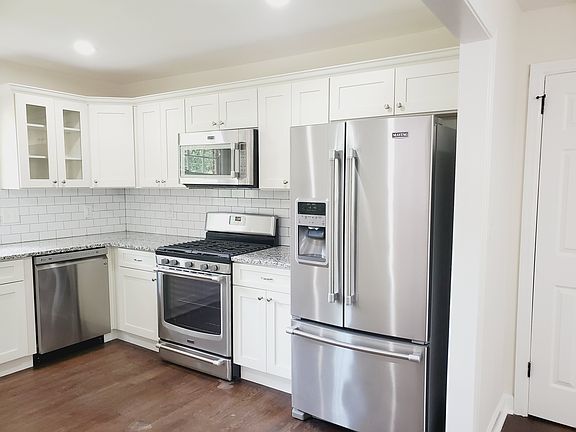 3rd image of 830 Pinehill Dr SE