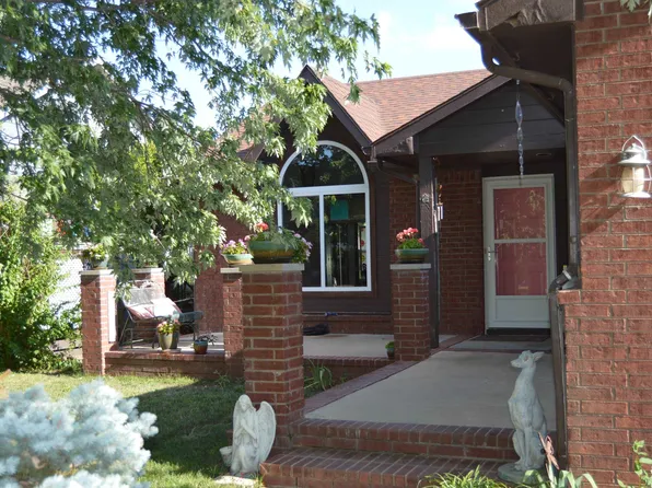 409 Valley Park Dr, Valley Center, KS 67147