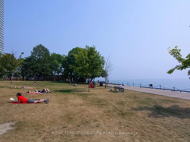 65 Harbour Sq #2109 — Photo 39