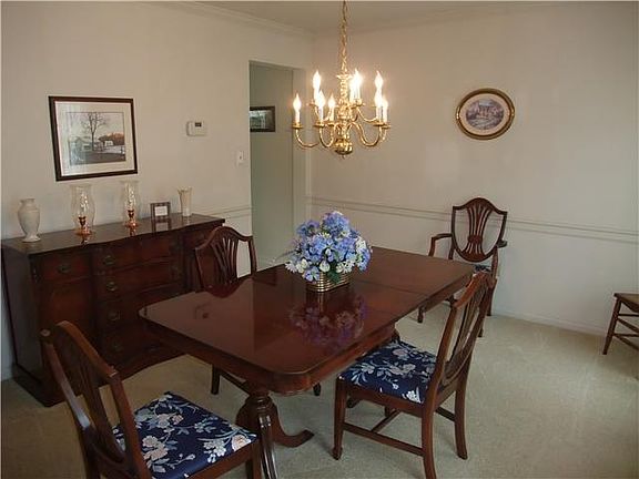4th image of 36 Woodward Dr
