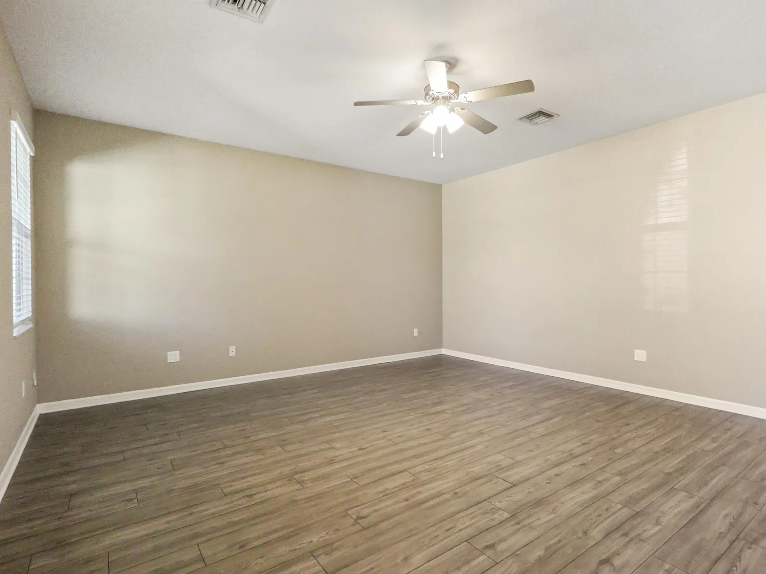 2 bed, 2.0 bath, 1245 sqft, $2,100 — Photo 2